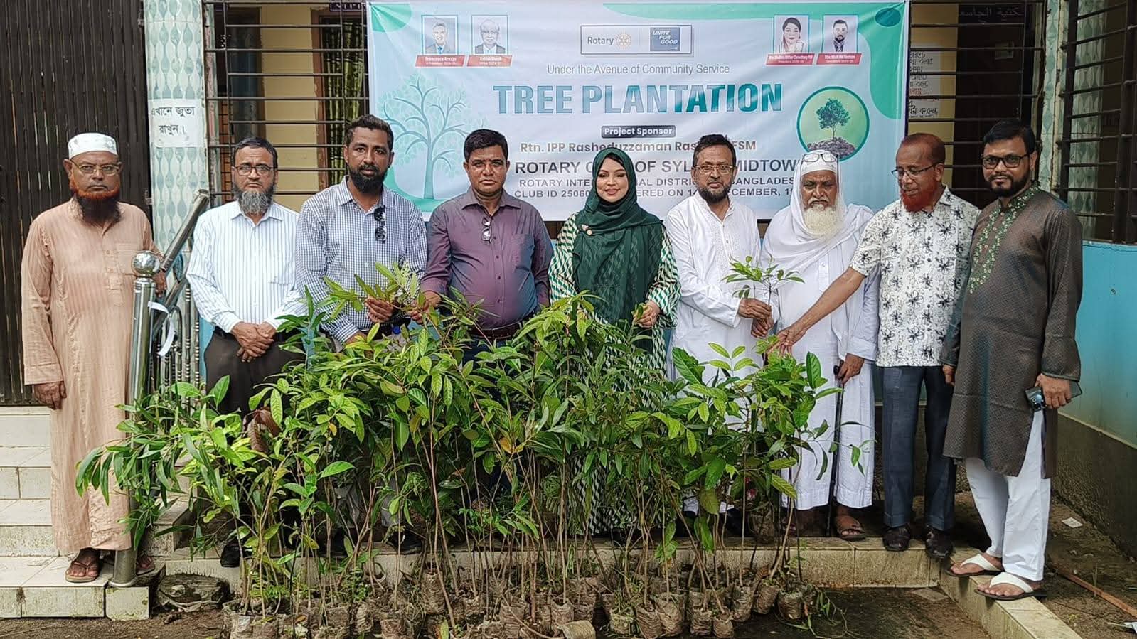 সিলেট মিডটাউন রোটারির শতাধিক গাছের চারা বিতরণ