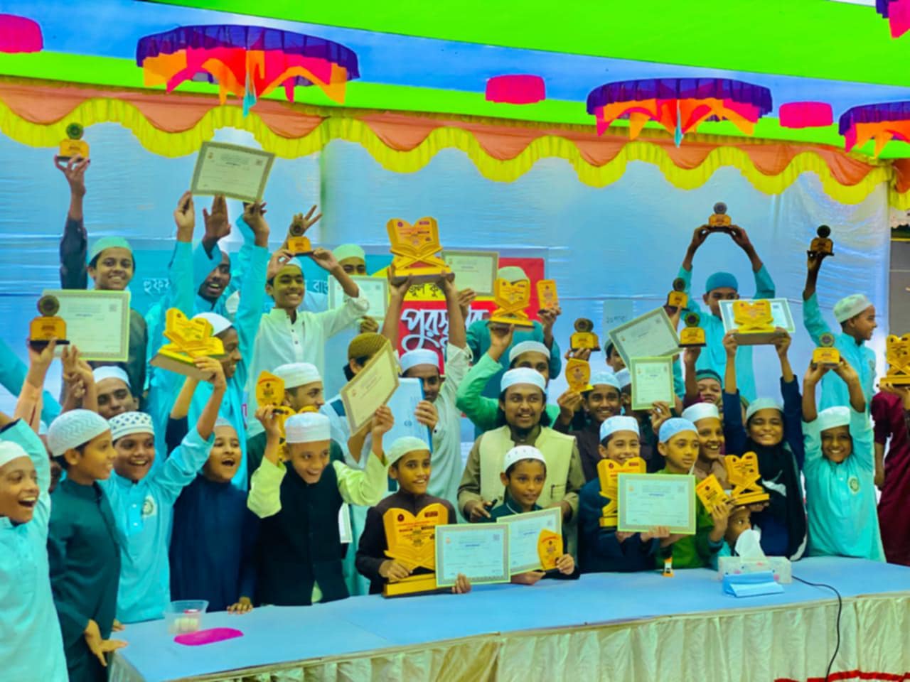 ওসমানীনগরে দারুন নাজাত মডেল মাদ্রাসার ঝুলিতে রেকর্ড ১৪ পুরস্কার