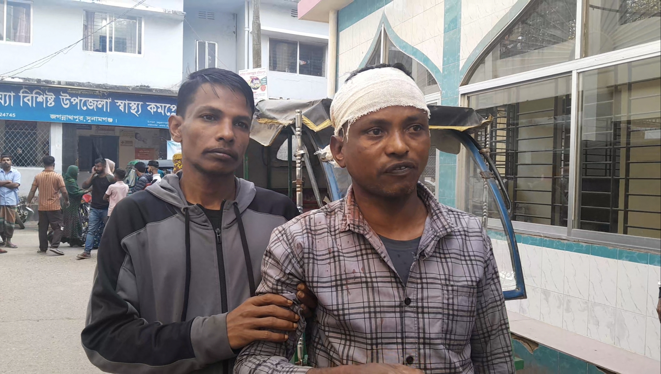 জগন্নাথপুরে দুই পক্ষের সংঘর্ষে আহত ৮: বাড়ী ঘর ভাংচুর